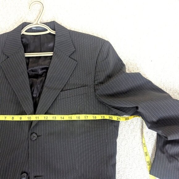 Men's Mexx Black & White Pinstripe 2 Piece Suit 38R- Like New - Picture 2 of 11